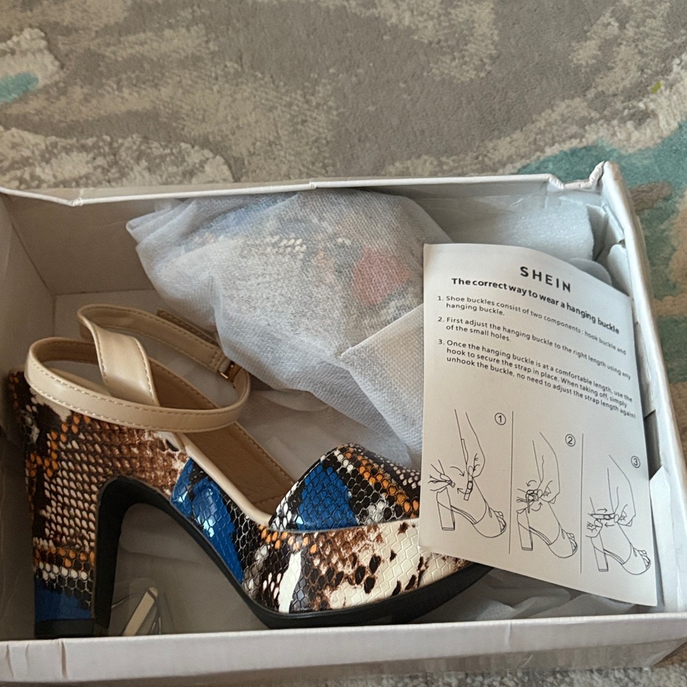 SHEIN Women's Blue and Brown Snakeskin Heels